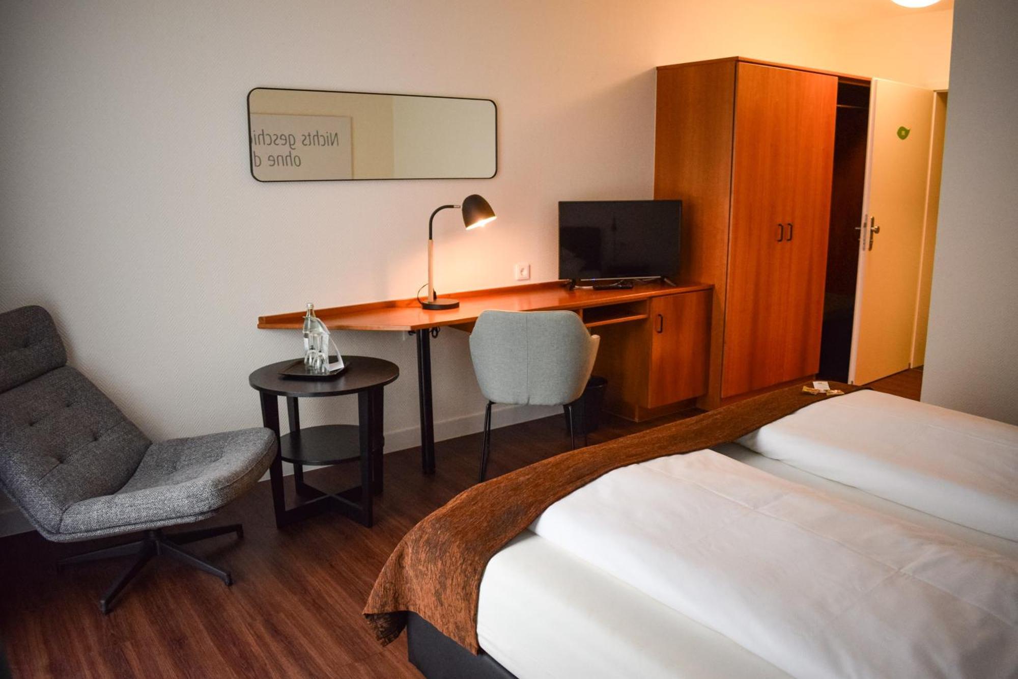 Landhotel Rügheim Εξωτερικό φωτογραφία